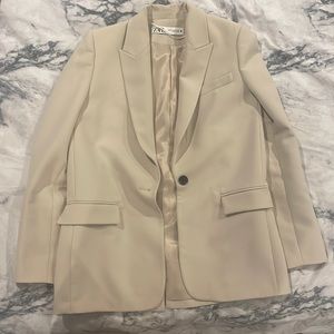 Zara women’s beige / cream fitted blazer / not a cropped blazer